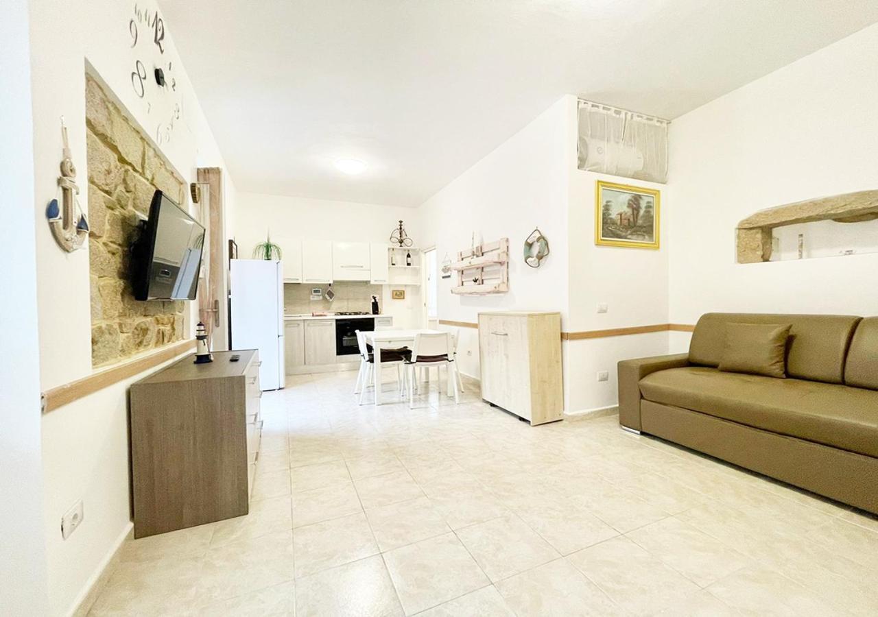 Apartamento Pgs Immobiliare Srls Residenza Marino Bilocale In Centro Storico La Maddalena La Maddalena  Exterior foto