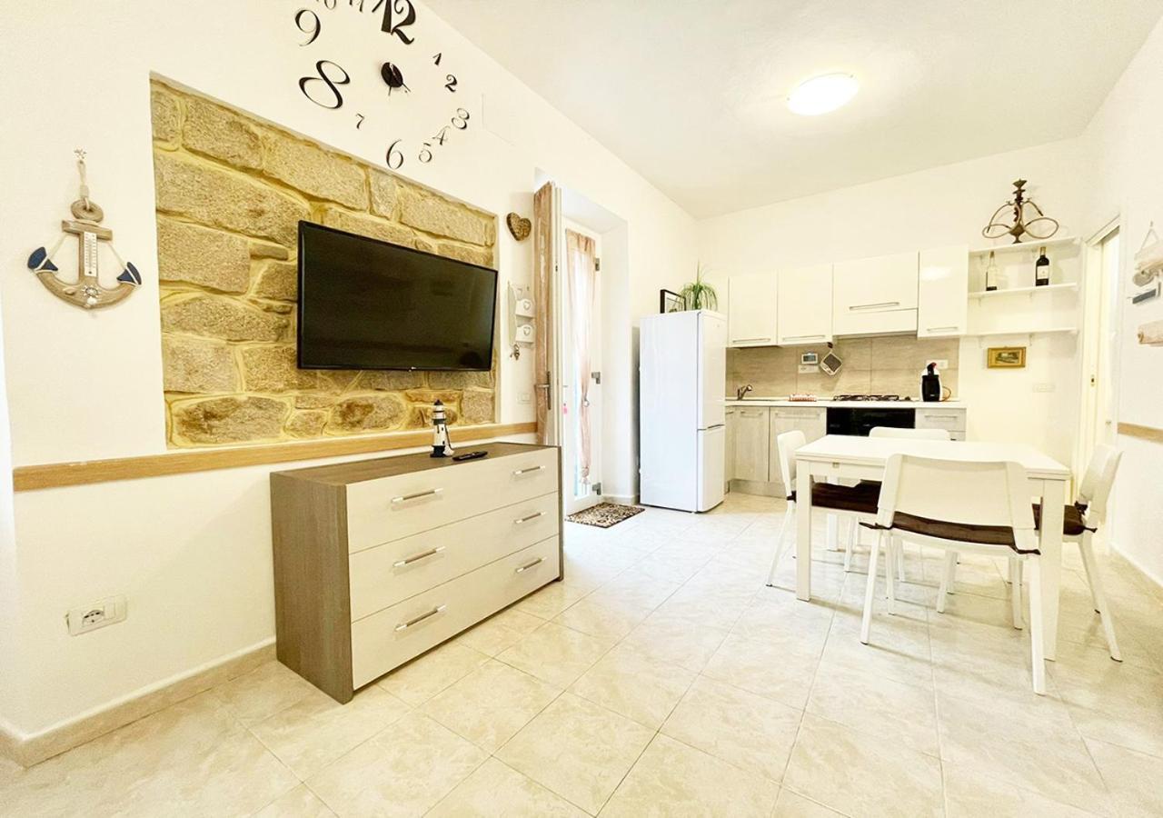 Apartamento Pgs Immobiliare Srls Residenza Marino Bilocale In Centro Storico La Maddalena La Maddalena  Exterior foto