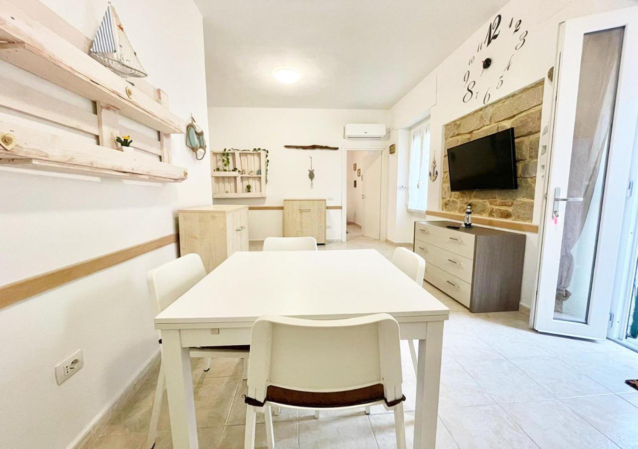 Apartamento Pgs Immobiliare Srls Residenza Marino Bilocale In Centro Storico La Maddalena La Maddalena  Exterior foto